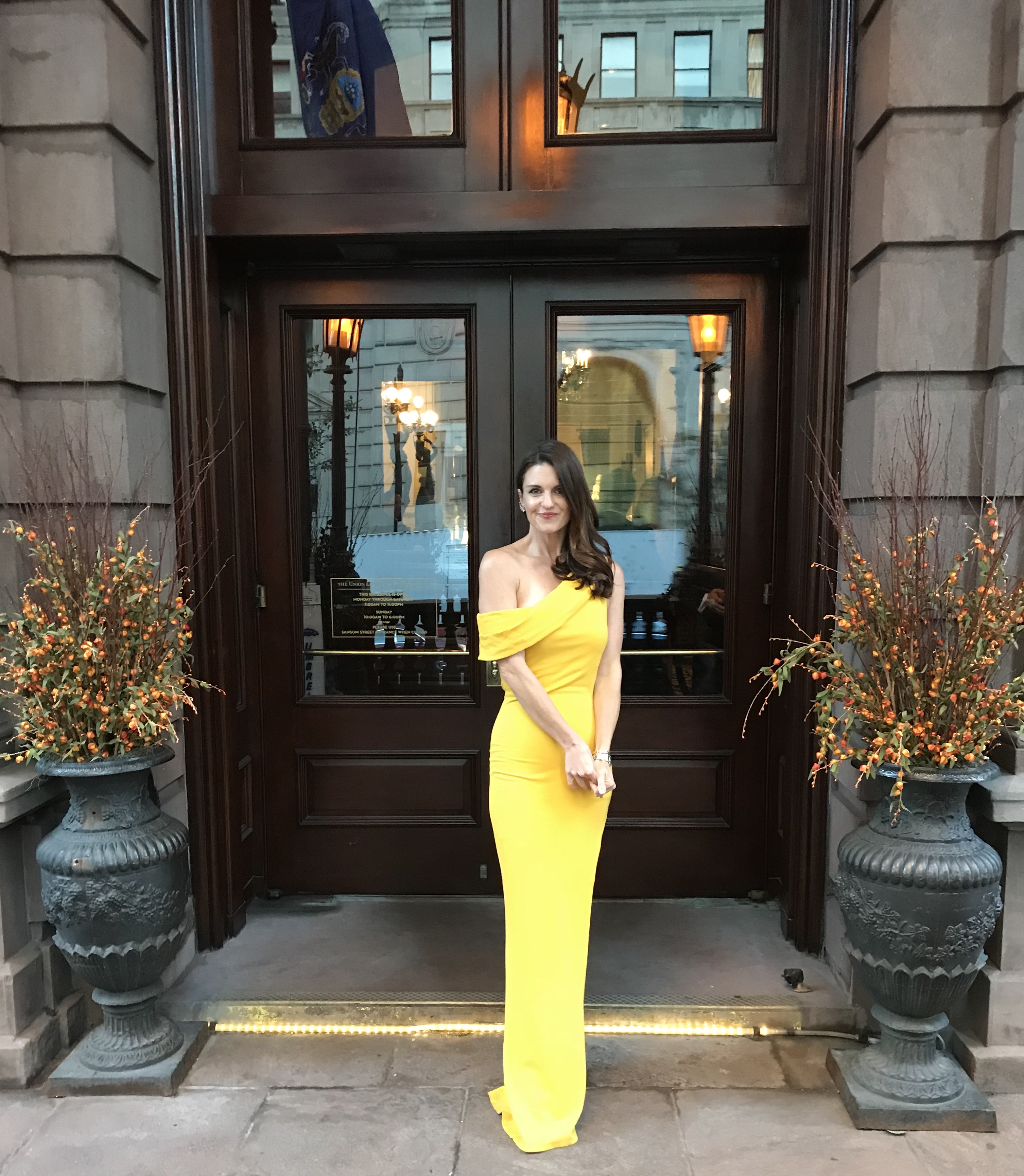 Fancy yellow outlet dress