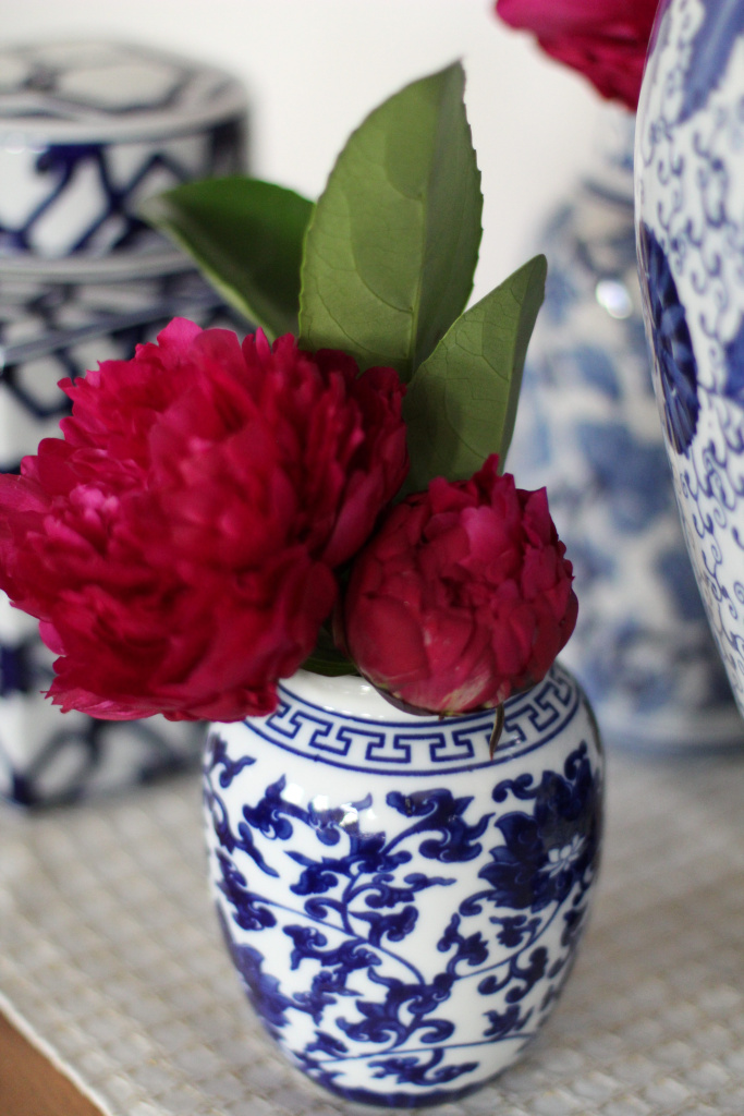 Table setting ideas. Deep read peonies with chinoiserie vases. Red and blue color palette. Deep colors. Holiday decor.