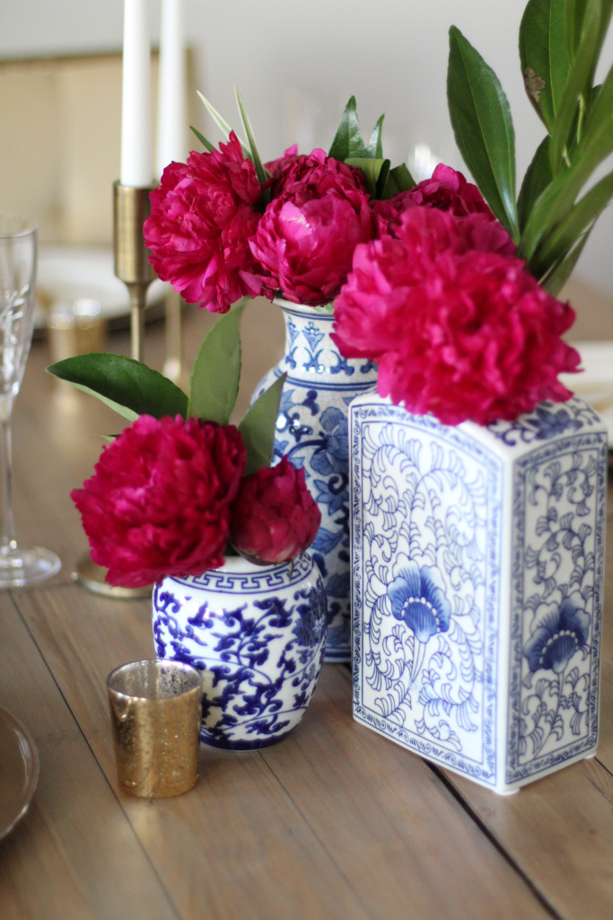 Table setting ideas. Deep read peonies with chinoiserie vases. Red and blue color palette. Deep colors. Holiday decor.