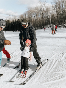 Family Ski Weekend. Skiing with toddlers. All the tips you need for beginner skiers. ski gear. ski outfits. PA skiing. Elk Mountain PA