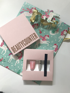Makeup gifts for girls. Gifts for teens under $50. Beauty gifts for girls