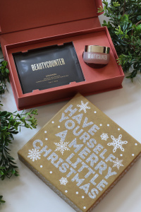 Bright eyes treatment set. Holidays gifts for her. Clean beauty gift sets to buy this Christmas