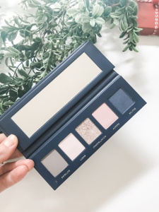 beautycounter holiday collection 2019 // limited edition eye shadow palette. holiday gifts for her.