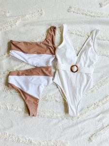 Beach vacation looks, one peice swimsuits to wear to the beach
