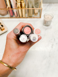 Best clean lipsticks, non toxic lip color, finding beauty mom beauty favorites.