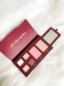 Holiday makeup palette, beautycounter holiday collection, gifts for girlfriends, clean beauty makeup sets