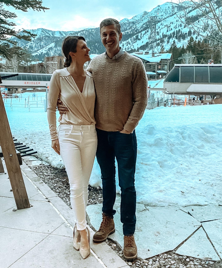 Couples getaway to Jackson Wyoming, date night look, winter getaways