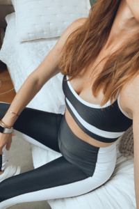 beach riot activewear, the best activewear to wear to your next group fitness class, best dressed group fitness, matching set, leggings, finding beauty mom, kellie nasser fitness instructor