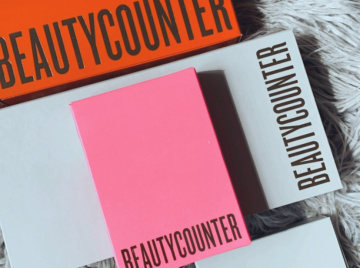 Beautycounter holiday 2021, festive, limited-edition makeup, skin-care, and self-care sets that are as covetable as they are clean. Colorful holiday gift boxes, clean beauty gifts, gifts for mom