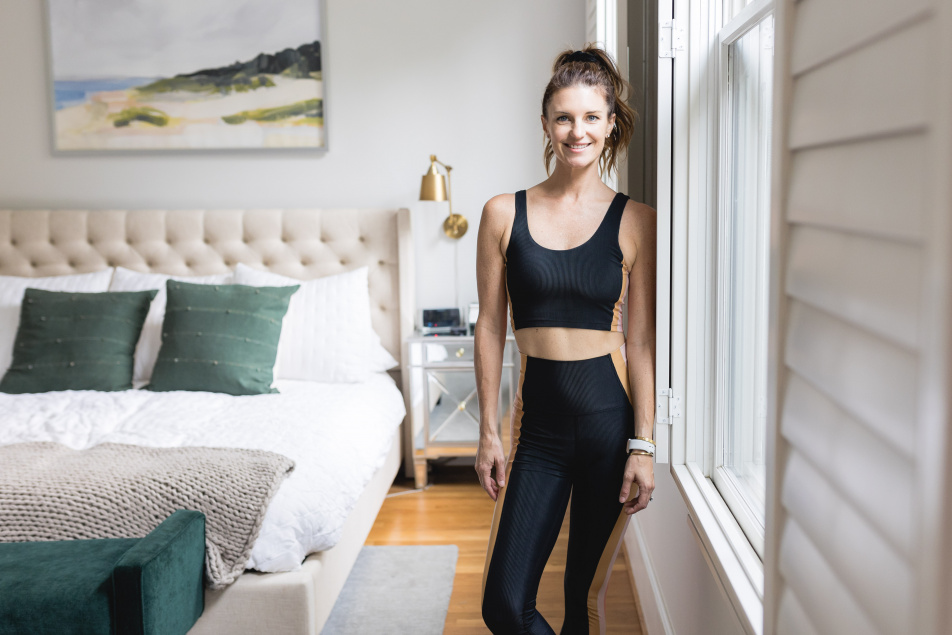 10 At Home Barre Workouts To Try - Kellie Nasser