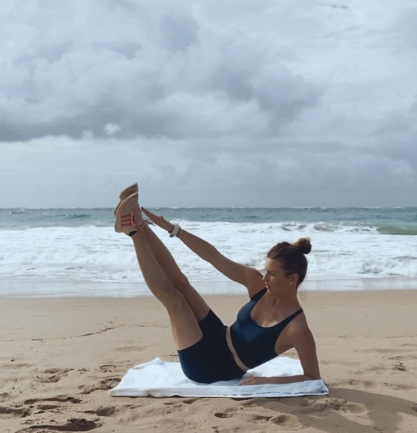 Quick Beach Vacation Workout, Side plank jack knives