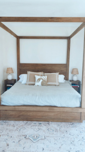 Coast bedroom decor, pottery barn furniture, pottery barn canopy bed,