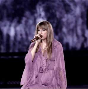 taylor swift all too well 10 min version at the concert, evermore Taylor swift performance