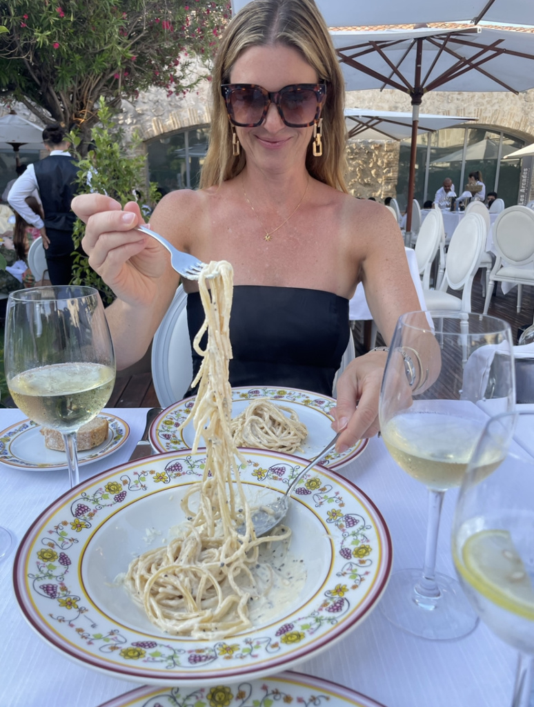 eating cacio pepe with black dress at mamo in antibes france