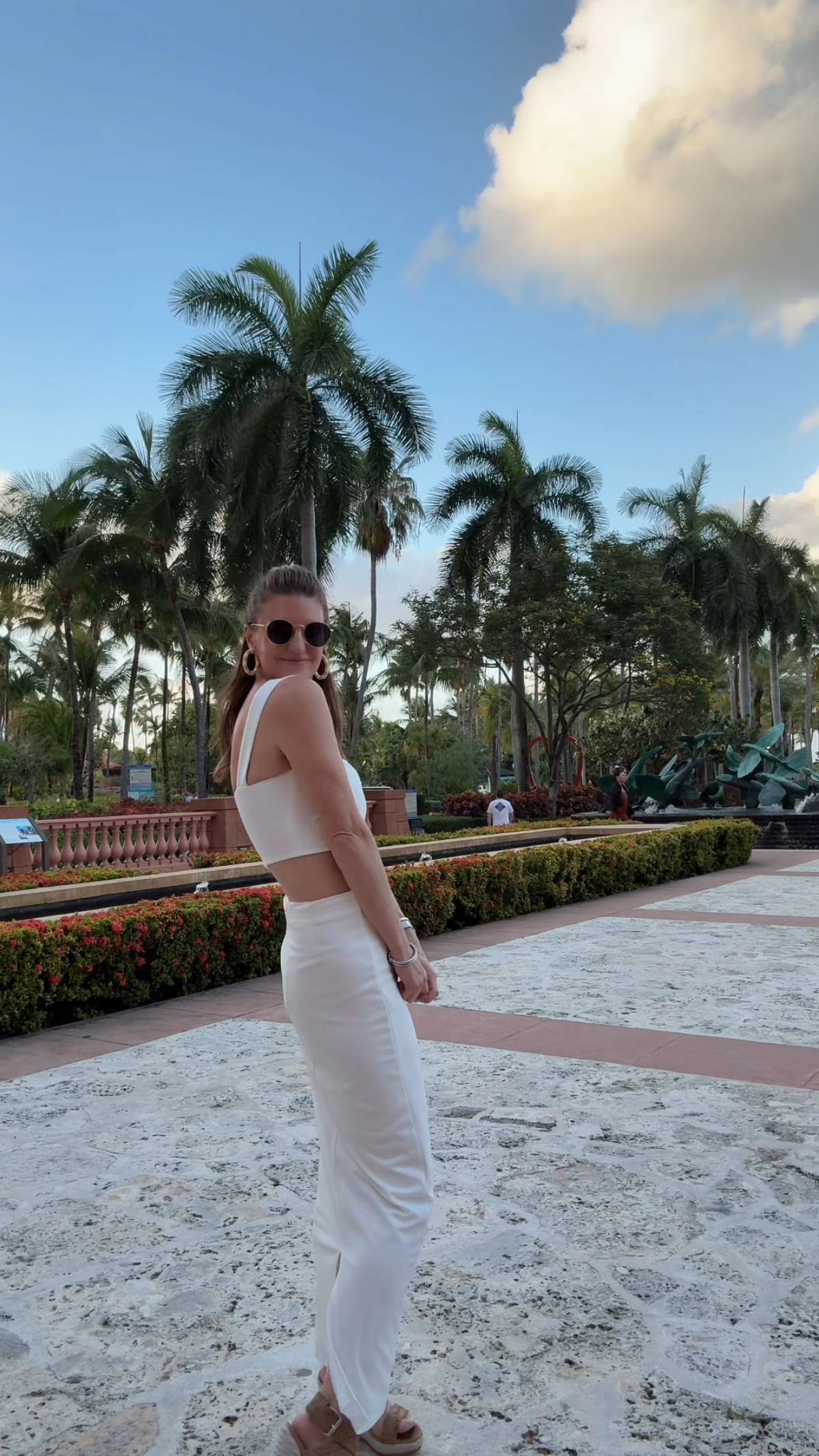 staying fit while on vacation over 40 woman in the bahamas atlantis